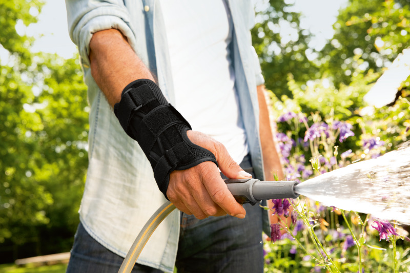 Actimove Manus Forte Handgelenkorthese - mit Aluminiumschiene, schwarz oder hautfarben
