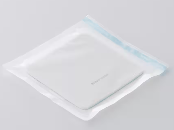 Preview: Biatain Silikon non-border - Steriler Schaumverband, Wundauflage - 10 x 10 cm