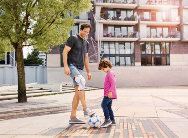BSN Actimove GenuMotion Kniebandage - weiß/rot/grau oder anthrazit