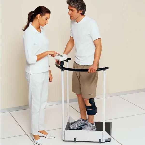 Preview: Elektronische Stehhilfewaage SECA 645 mit stabiler Reling 