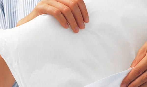 Preview: Hartmann ValaComfort Pillow - Einmal-Kopf und Stützkissen 40 x 50 cm aus Polyestervlies 