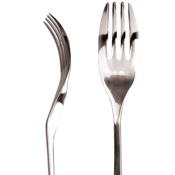 Preview: Knork - Messer und Gabel vereint - Schneidet selbst durch Fleisch