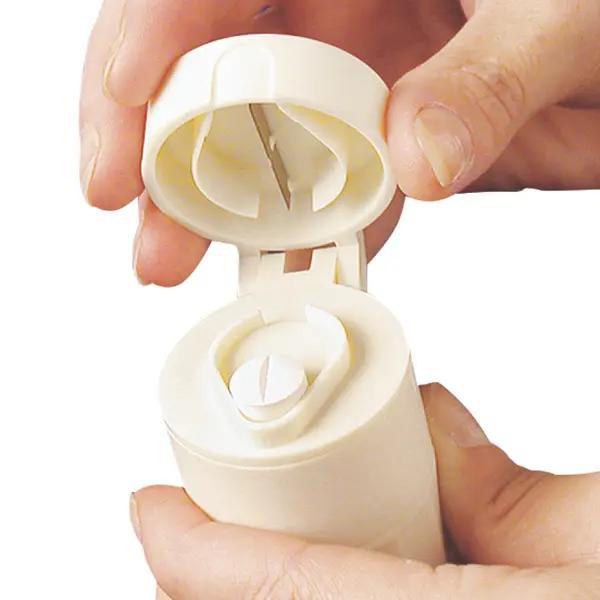Pill Mate Medikamentenhelfer mit 4:1 Funktion - Teilen, Pulverisieren, Vorrat, Becher