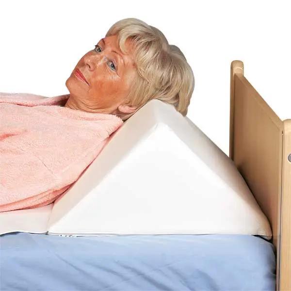 Preview: Rückenstützkeil - auch ideal für die Seitenlagerung - Mit weißem Kunstlederbezug