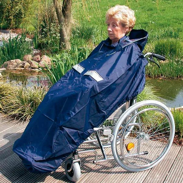 Preview: Regencape aus leichtem wasserdichtem blauen Nylonstoff - Mit Kapuze