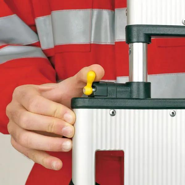 Preview: RESQ-Scoop Schaufeltrage - Längsverstellung zur Anpassung an die Körpergröße des Patienten