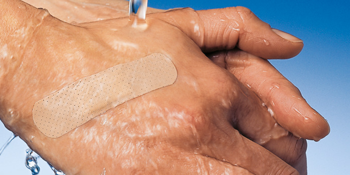 DermaPlast Water Resistant Pflasterstrips - wasserdichte Pflaster für empfindliche Haut  (SSB-fähig)