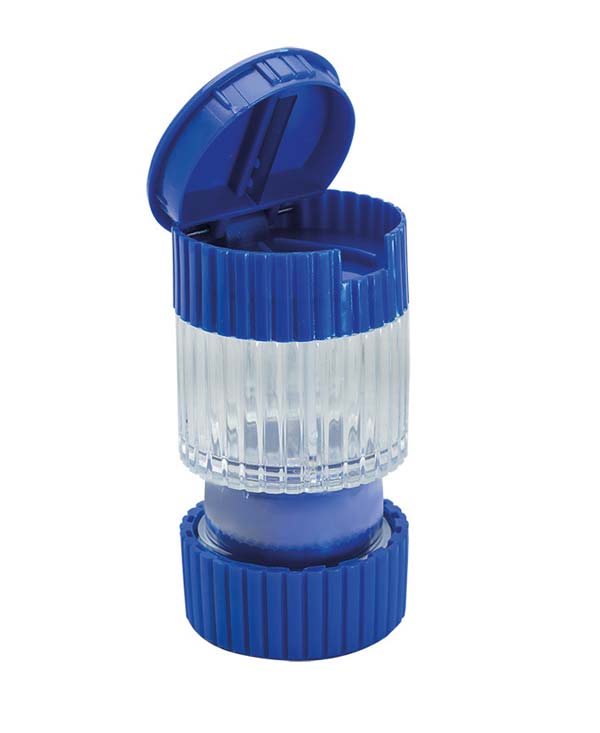 Tablettenteiler/-mörser aus Kunststoff mit Edelstahlklinge - blau/transparent