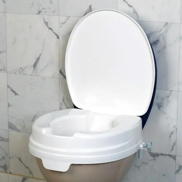 Toilettensitzerhöhung aus glattem Kunststoff mit Hygieneausschnitt