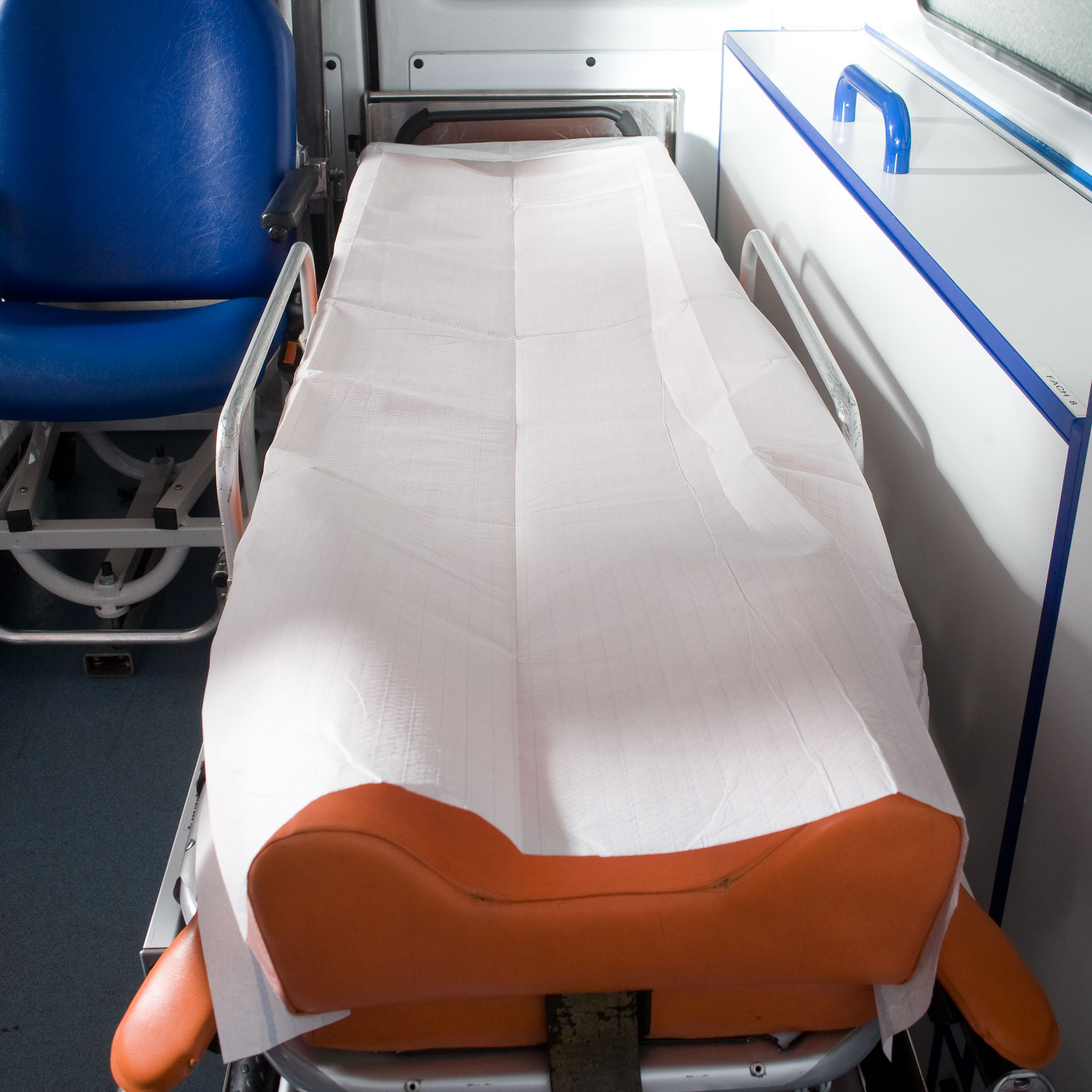 Unisan Krankentransportunterlage - 150 Stück, 100 x 200 cm, Tissue 29g/Folie 12g/m²